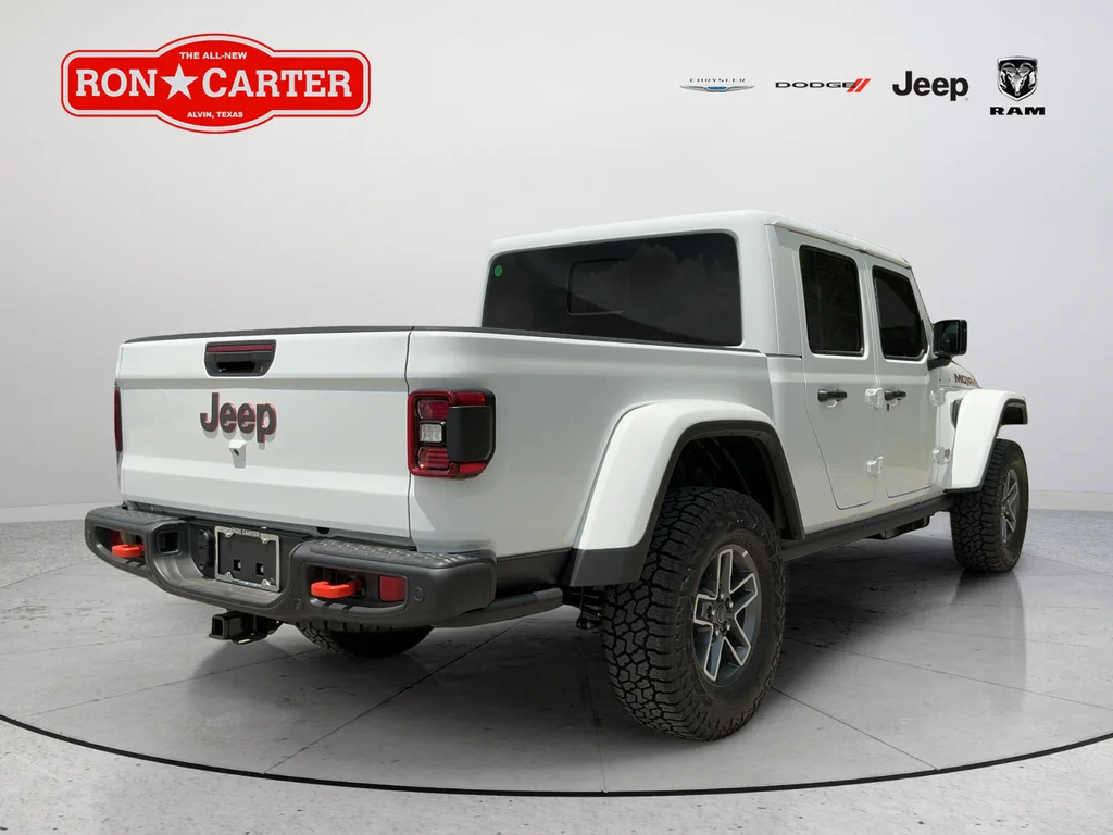 New 2026 Bright White Clear-Coat Exterior Paint Jeep Mojave X image 6