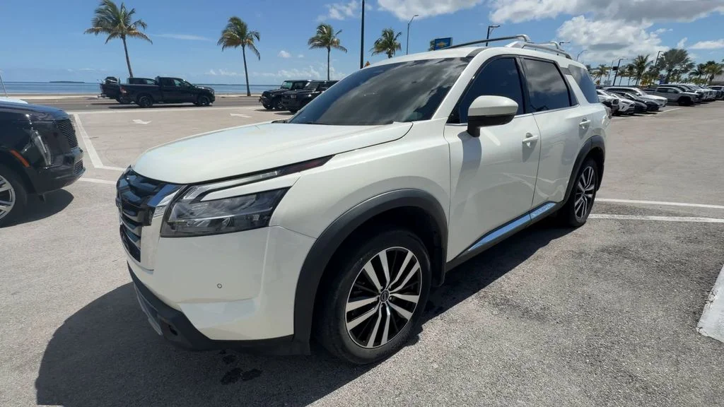Used 2024 White Nissan Platinum image 4