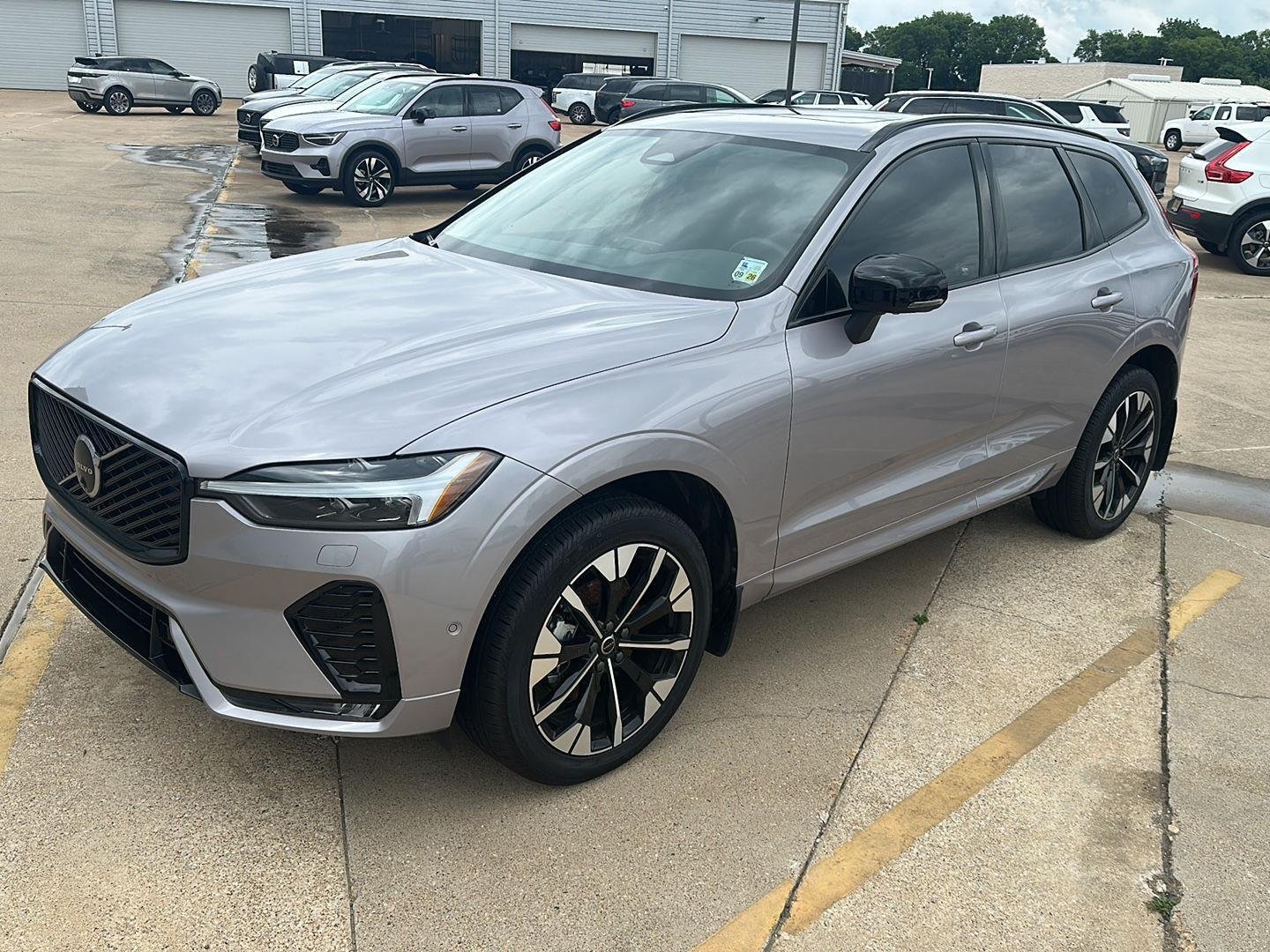 2026 Volvo XC60 B5 Plus Dark AWD's photo