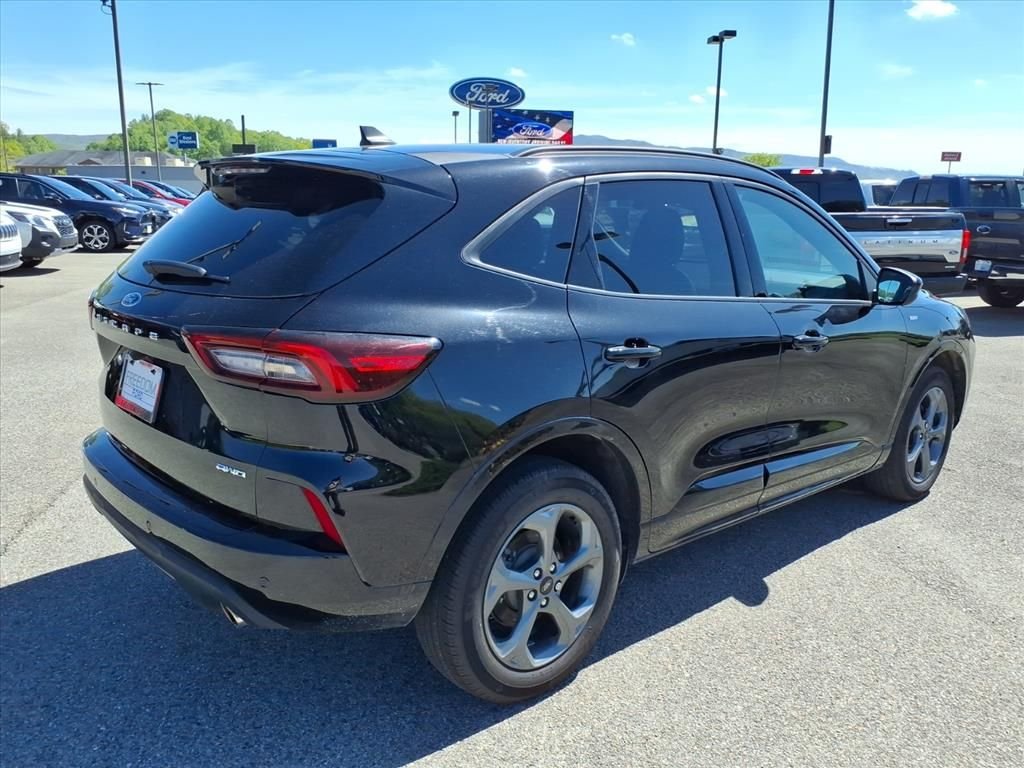 Used 2024 Black Metallic Ford ST-Line Select image 7