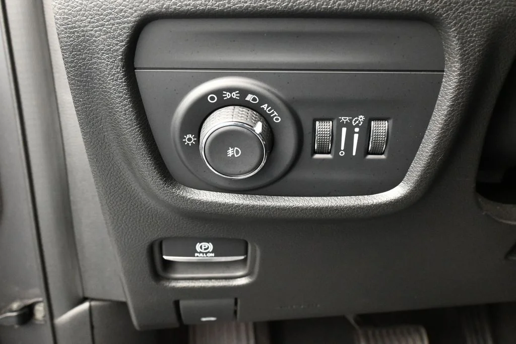 Used 2023 Baltic Gray Metallic Clearcoat Jeep Limited image 34