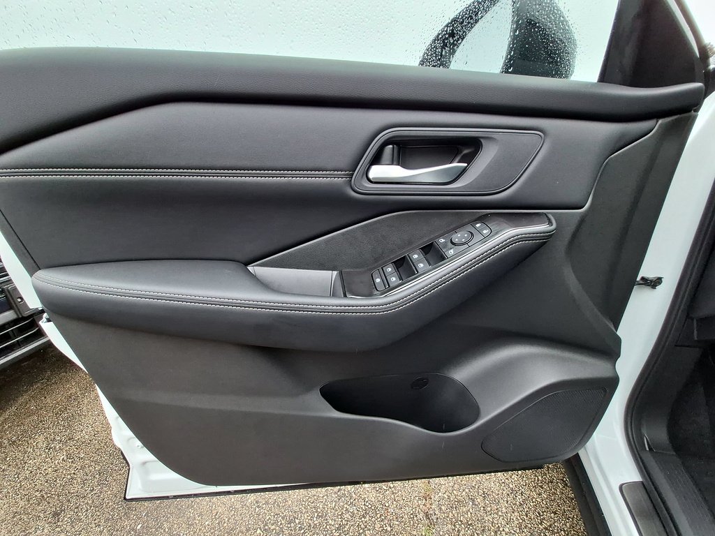 New 2026 Everest White Pearl TriCoat Nissan Dark Armor™ image 28