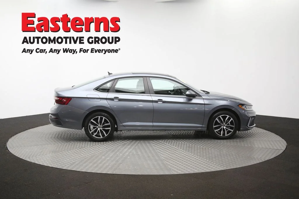 Used 2025 Gray Volkswagen 1.5T SE image 43