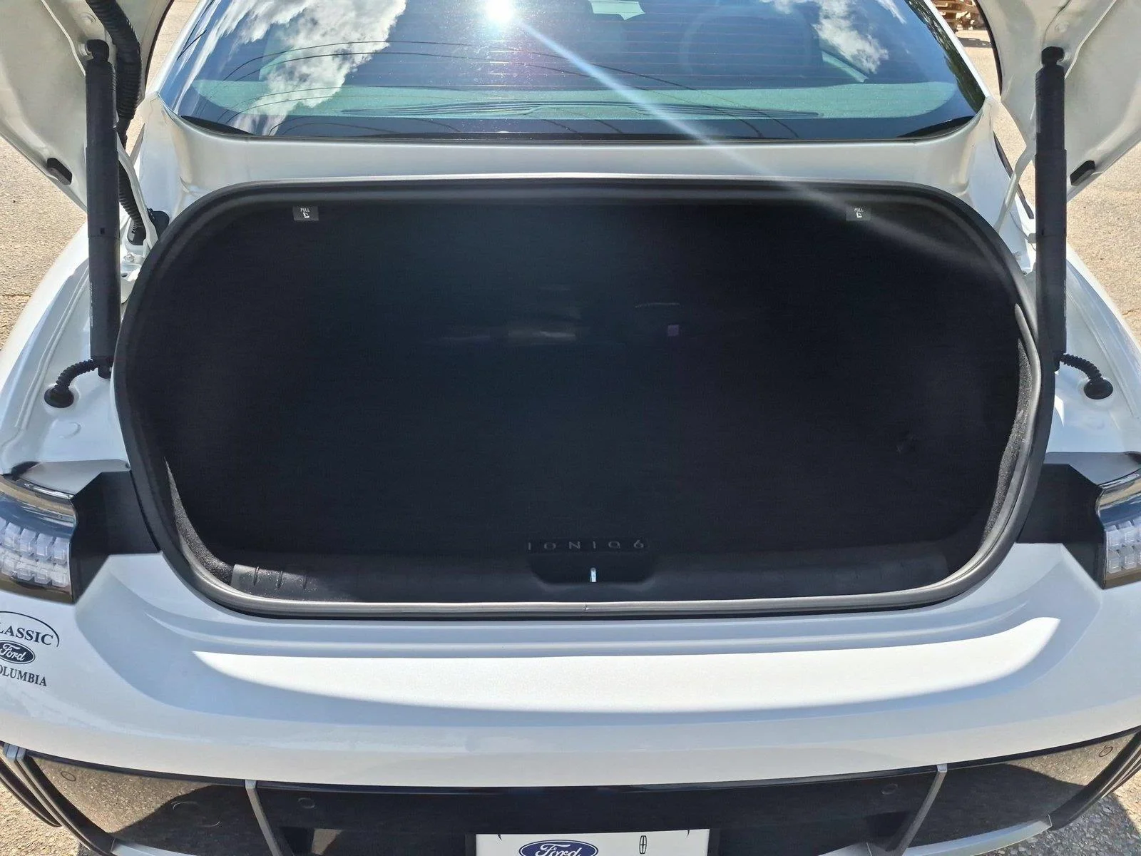 Used 2024 Serenity White Hyundai SEL image 32