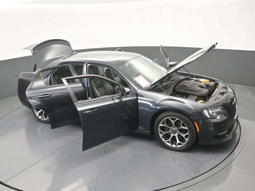 Used 2018 Maximum Steel Metallic Clearcoat Chrysler S image 71