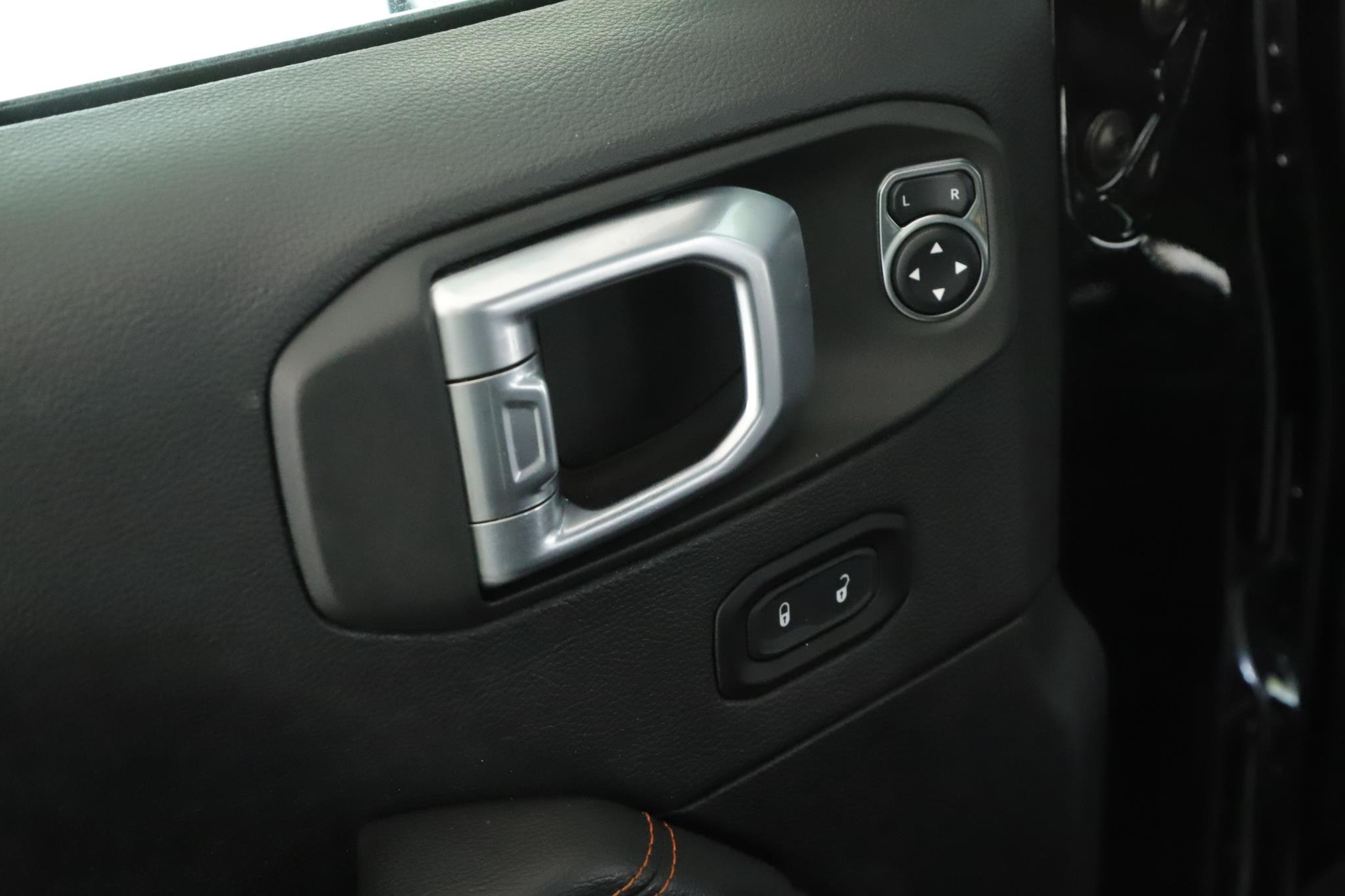 Used 2021 Black Clearcoat Jeep Mojave 4x4 image 7