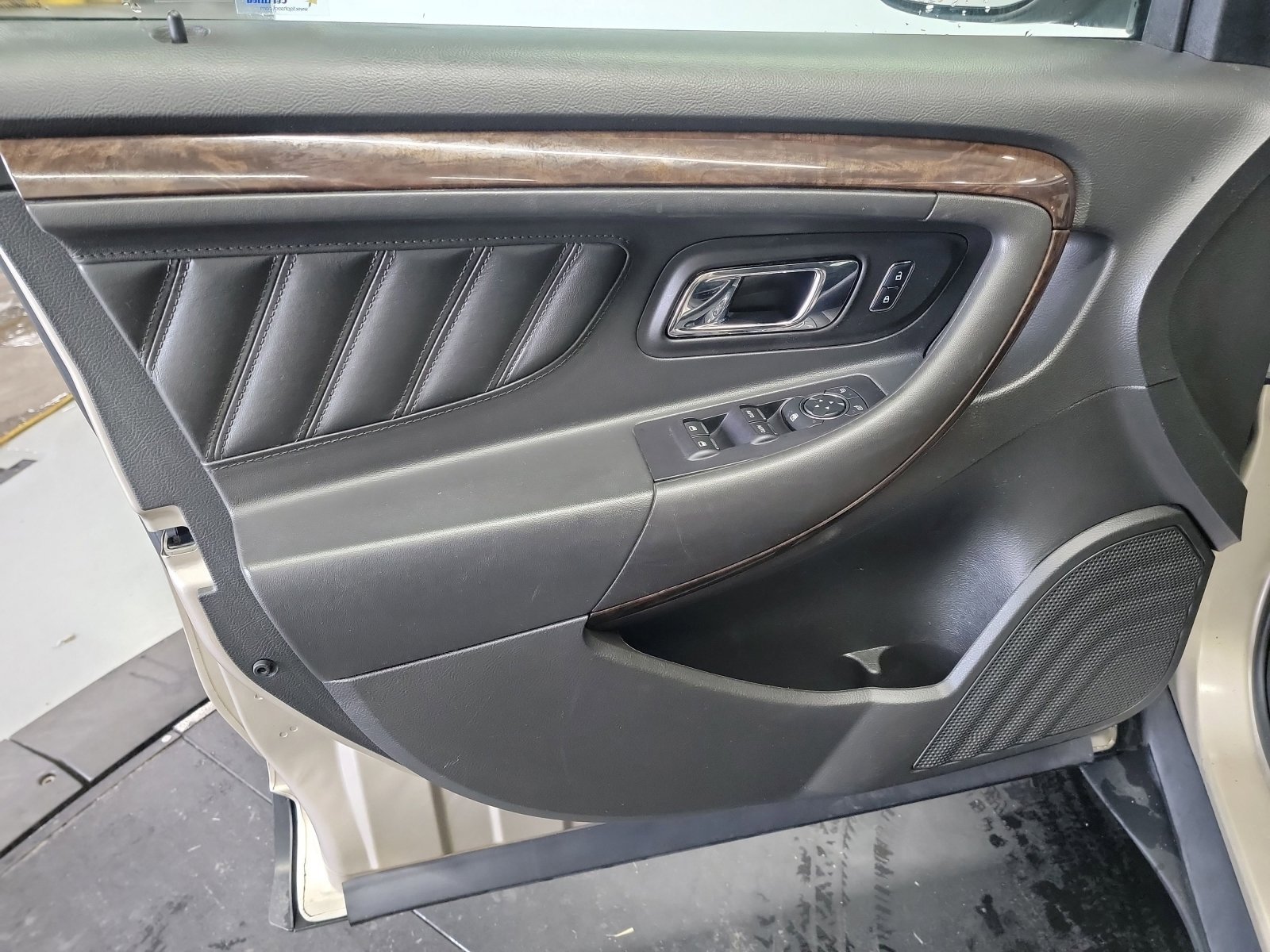 Used 2017 White Gold Metallic Ford Limited image 13