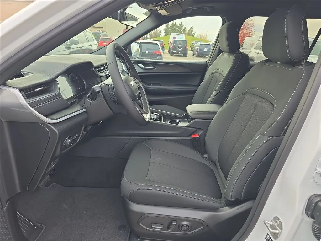 2025 Jeep Grand Cherokee L Laredo - Photo 19