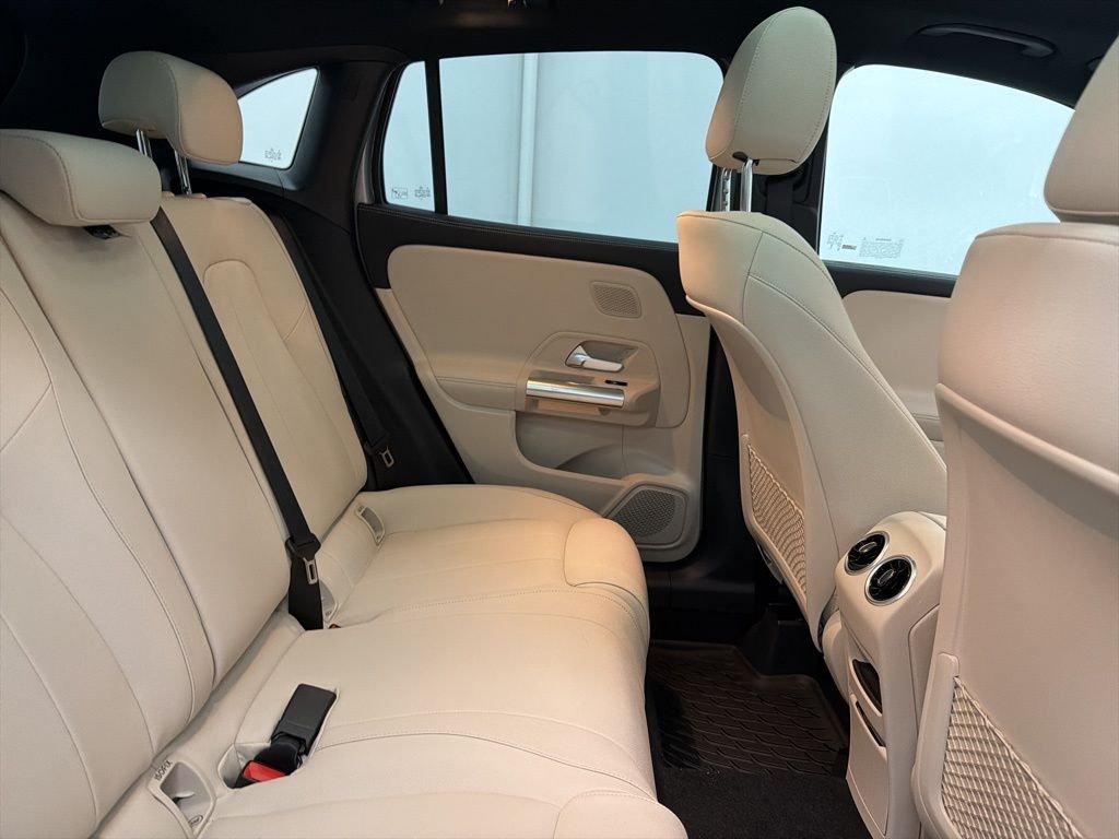 Used 2026 Silver Mercedes-Benz GLA 250 image 27