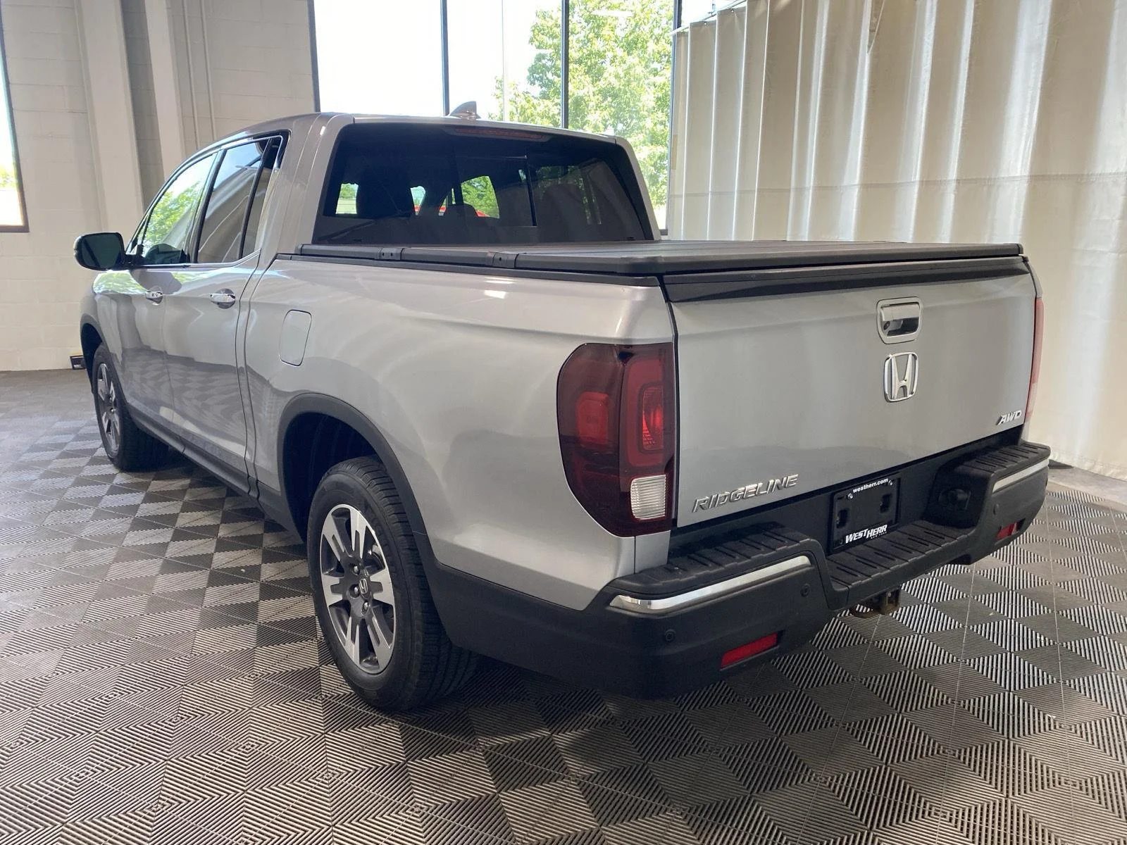 Used 2017 Modern Steel Metallic Honda RTL-E image 5