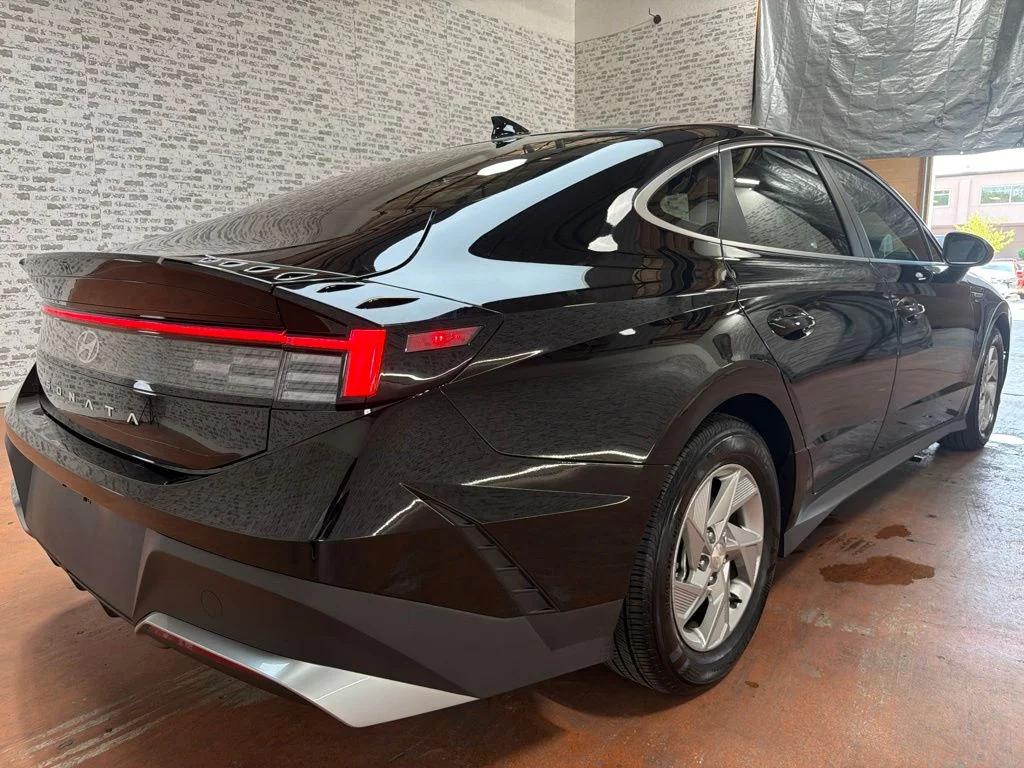 Used 2025 Abyss Black Hyundai SE image 7