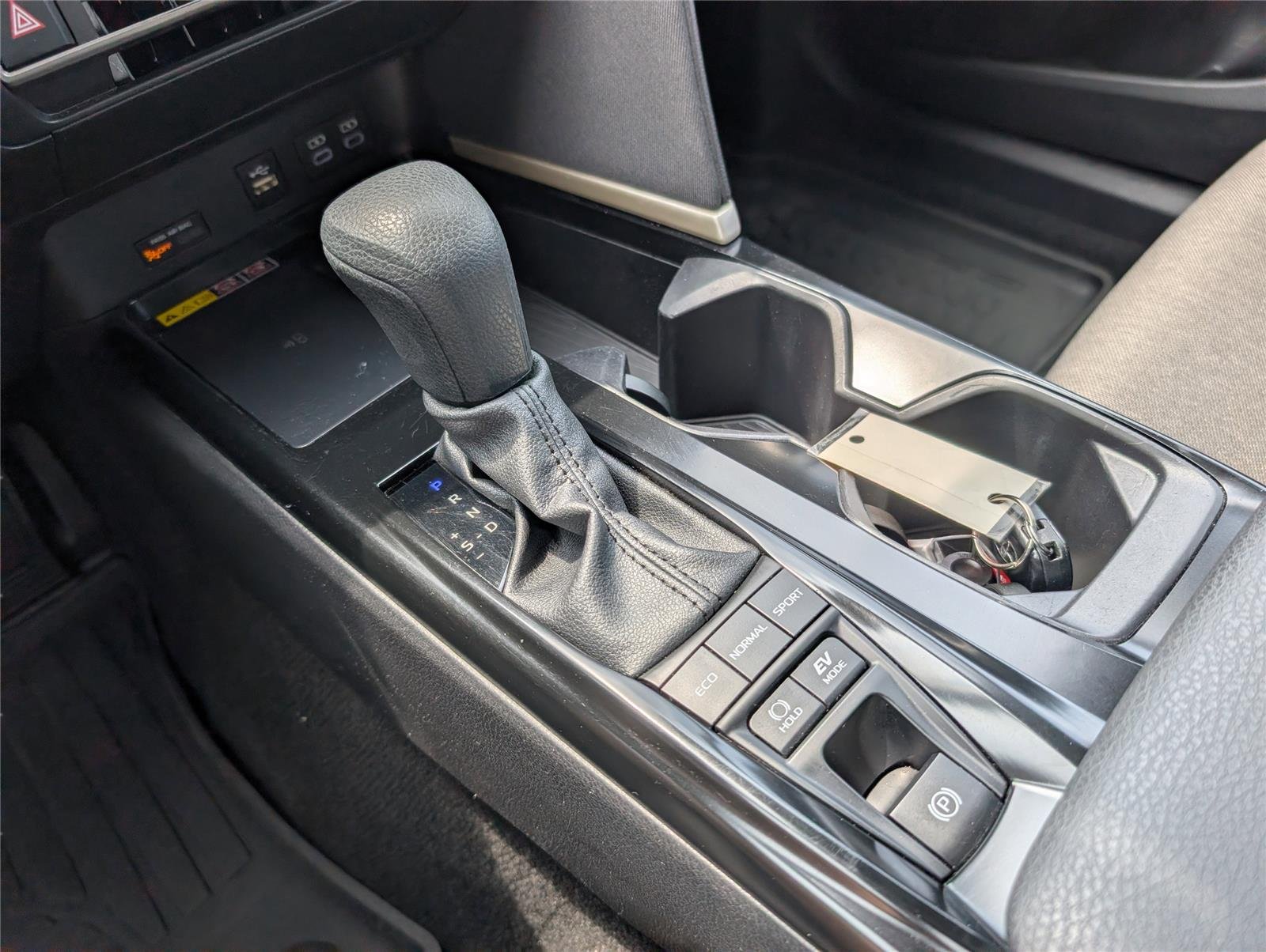 Used 2025 Ice Cap Toyota LE image 18