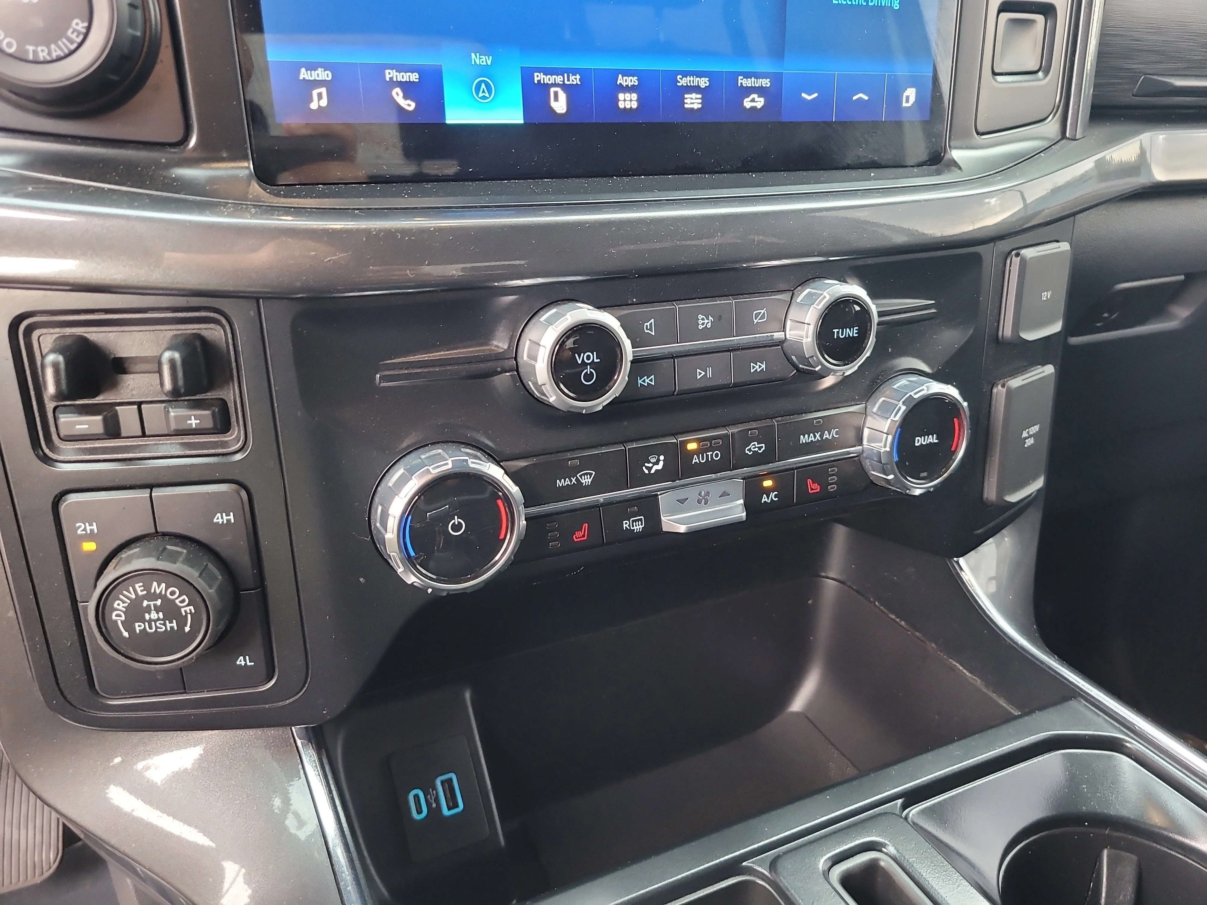 Used 2023 Oxford White Ford XLT image 24