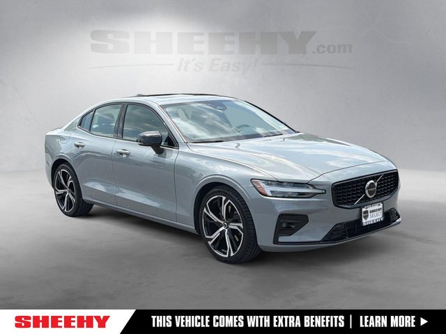 2024 Volvo S60 Core Dark Theme