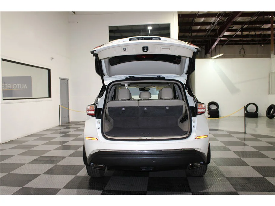 Used 2017 Pearl White Nissan Platinum image 20
