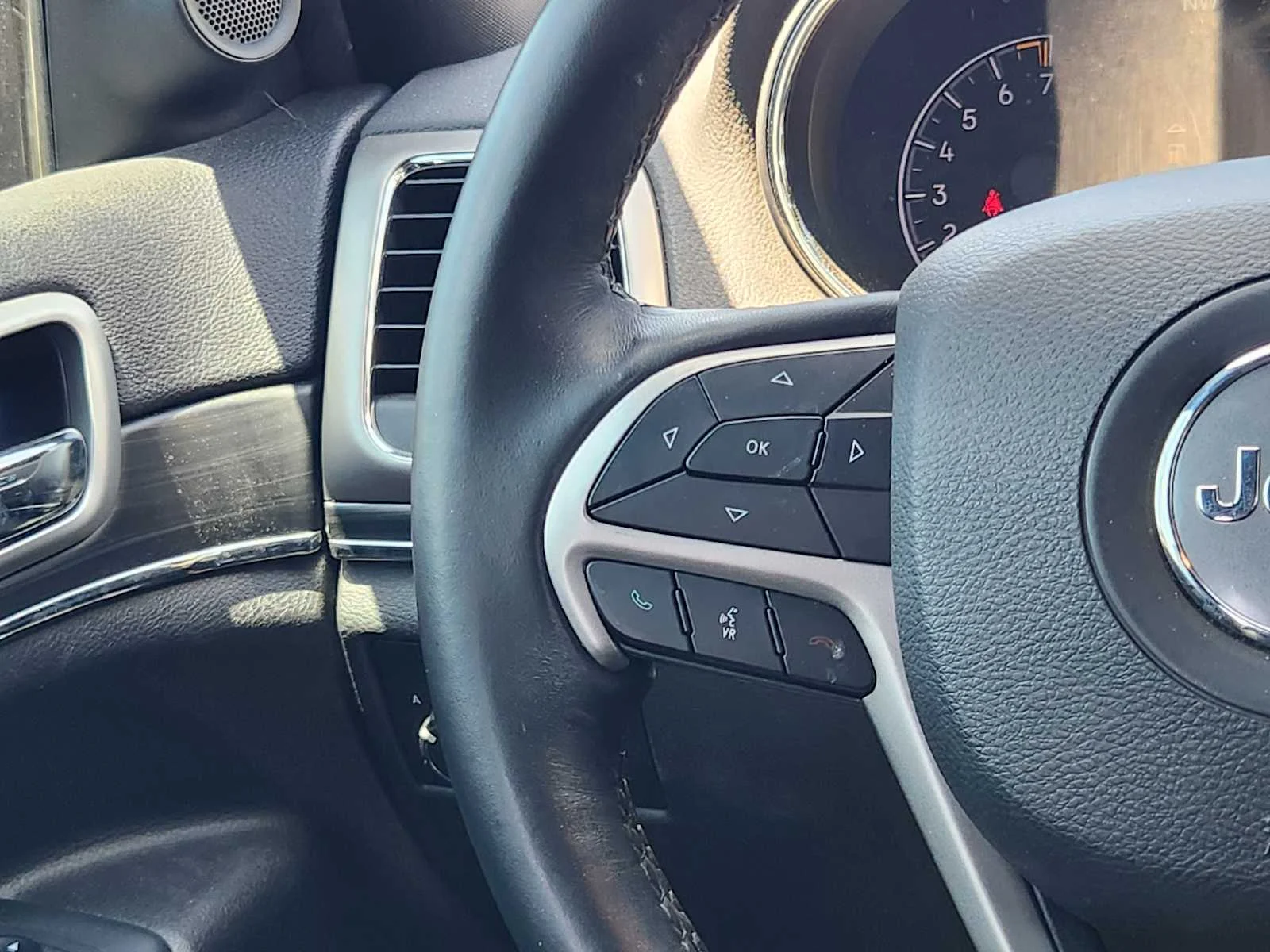 Used 2019 Black Jeep Limited 4x2 image 27