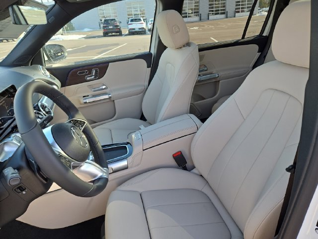 New 2026 Polar White Mercedes-Benz GLB250 image 27