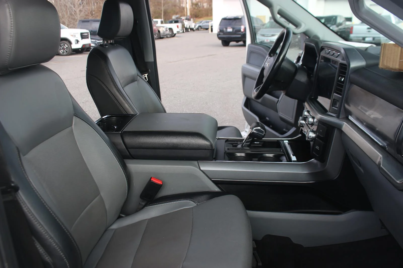 Used 2023 White Ford XL image 34