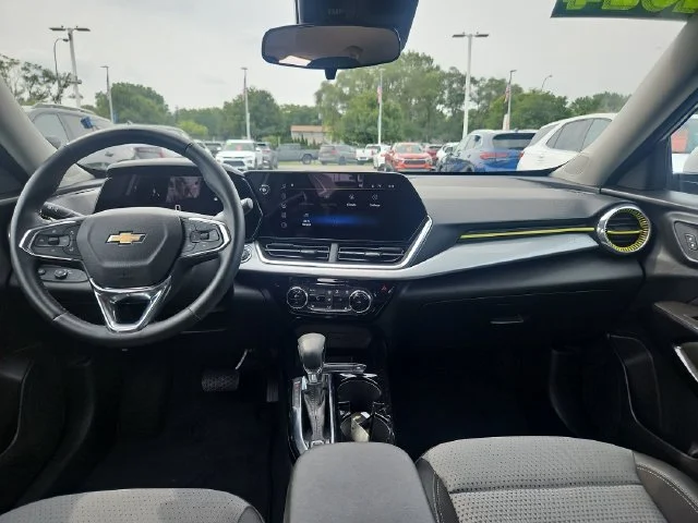 Used 2024 Summit White Chevrolet LT image 13