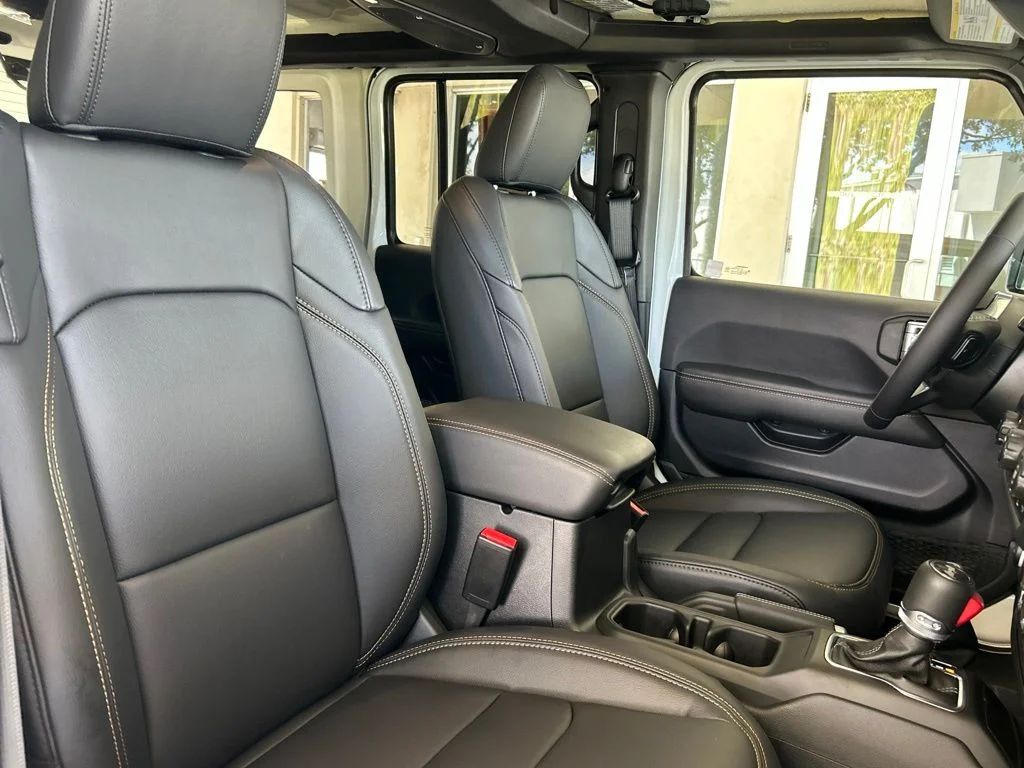 Used 2025 White Jeep Sahara image 24