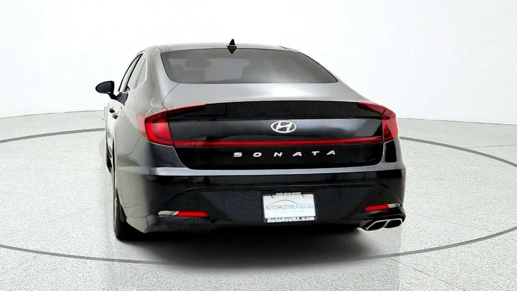 Used 2022 Phantom Black Hyundai SEL 2.5L w/ Convenience Pkg, Panoramic Sunroof & Digital Cluster image 6