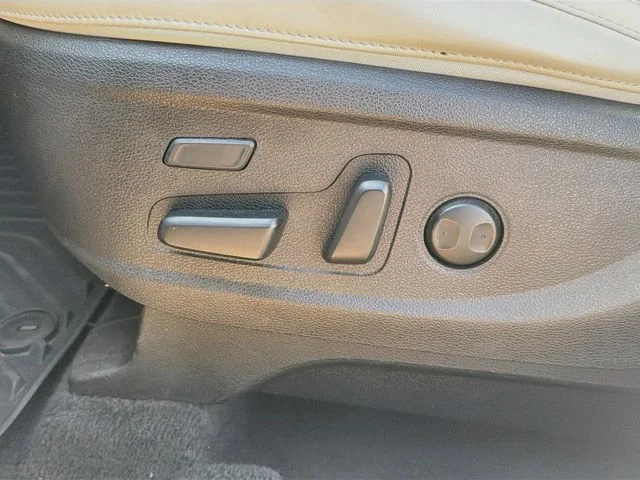 Used 2022 White Kia SX image 20
