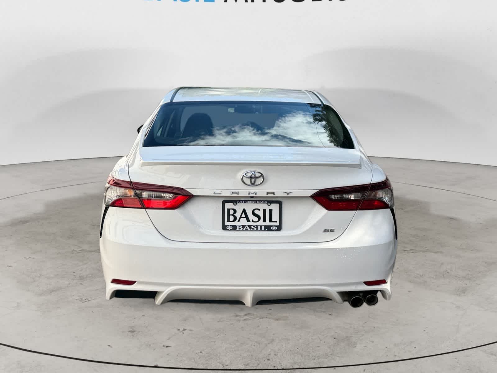 Used 2024 Ice Cap Toyota SE image 4