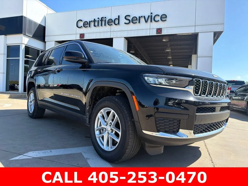 Used 2025 Black Jeep Laredo 4x2 image 17