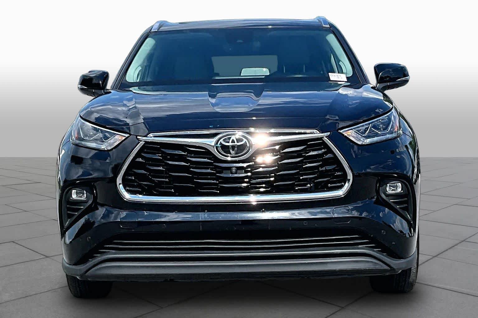 Used 2022 Midnight Black Metallic Toyota Limited image 3