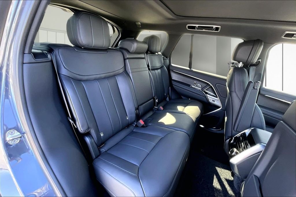 Used 2026 Varesine Blue Metallic Land Rover SE image 9