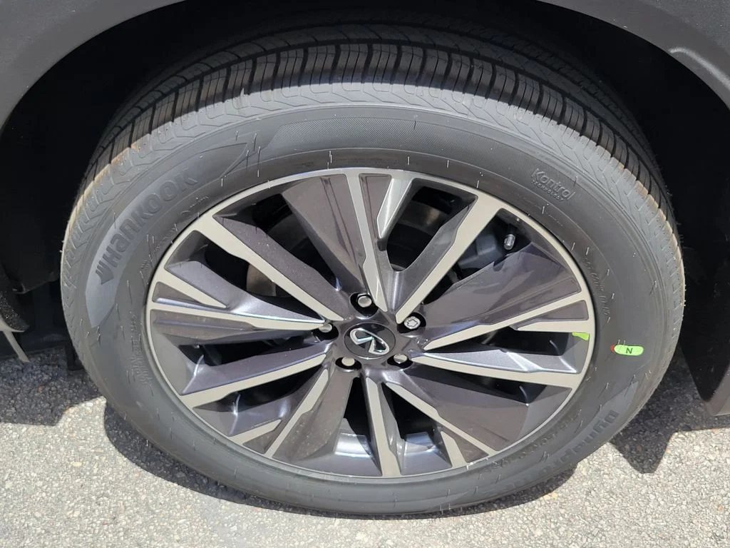 New 2027 GRAPHITE SHADOW INFINITI Luxe FWD image 6