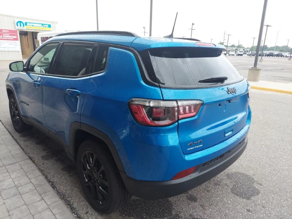 New 2026 Hydro Blue Pearlcoat Jeep Latitude image 5