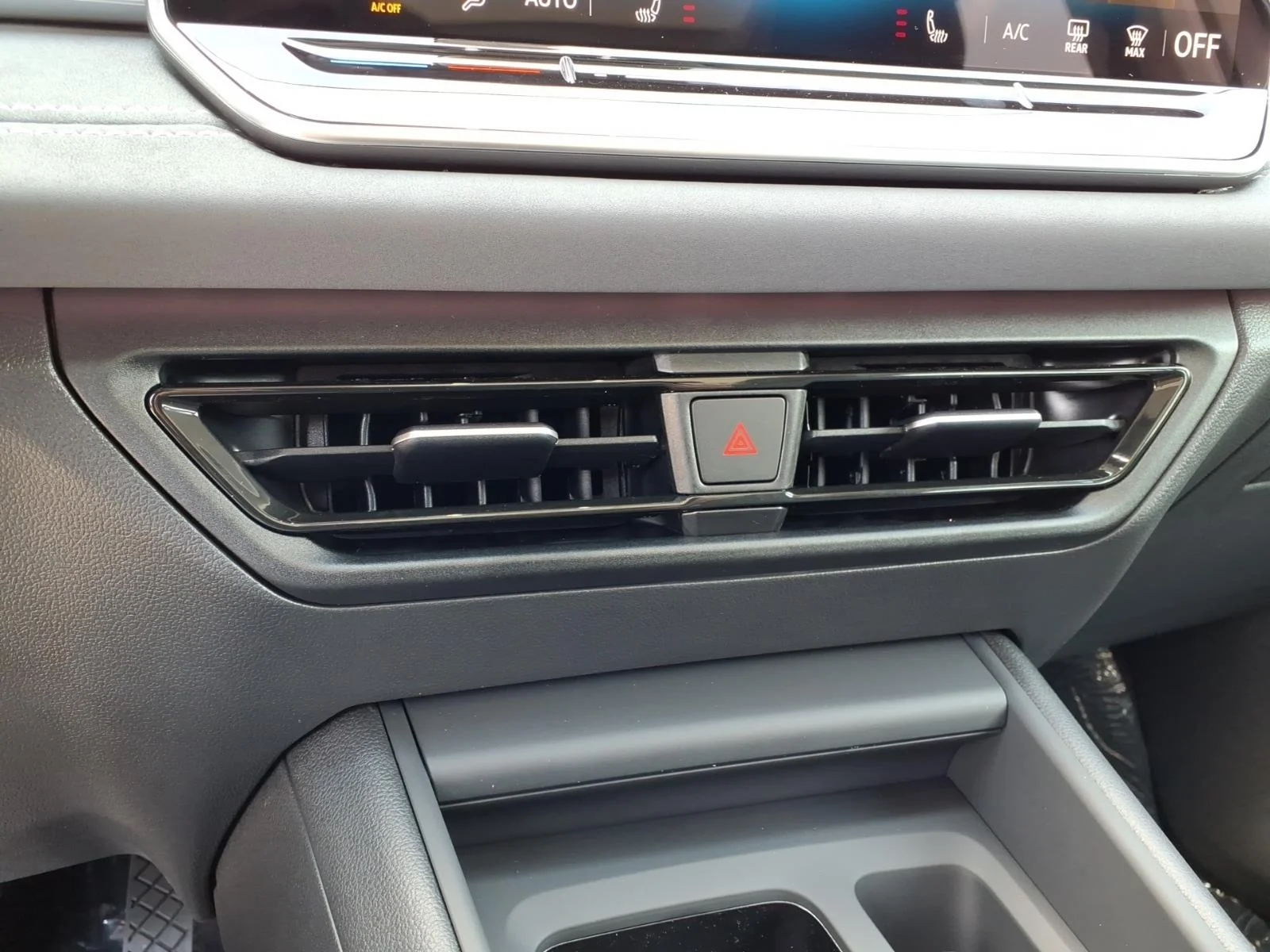 New 2026 Pure White Volkswagen 2.0T SE 4MOTION image 7