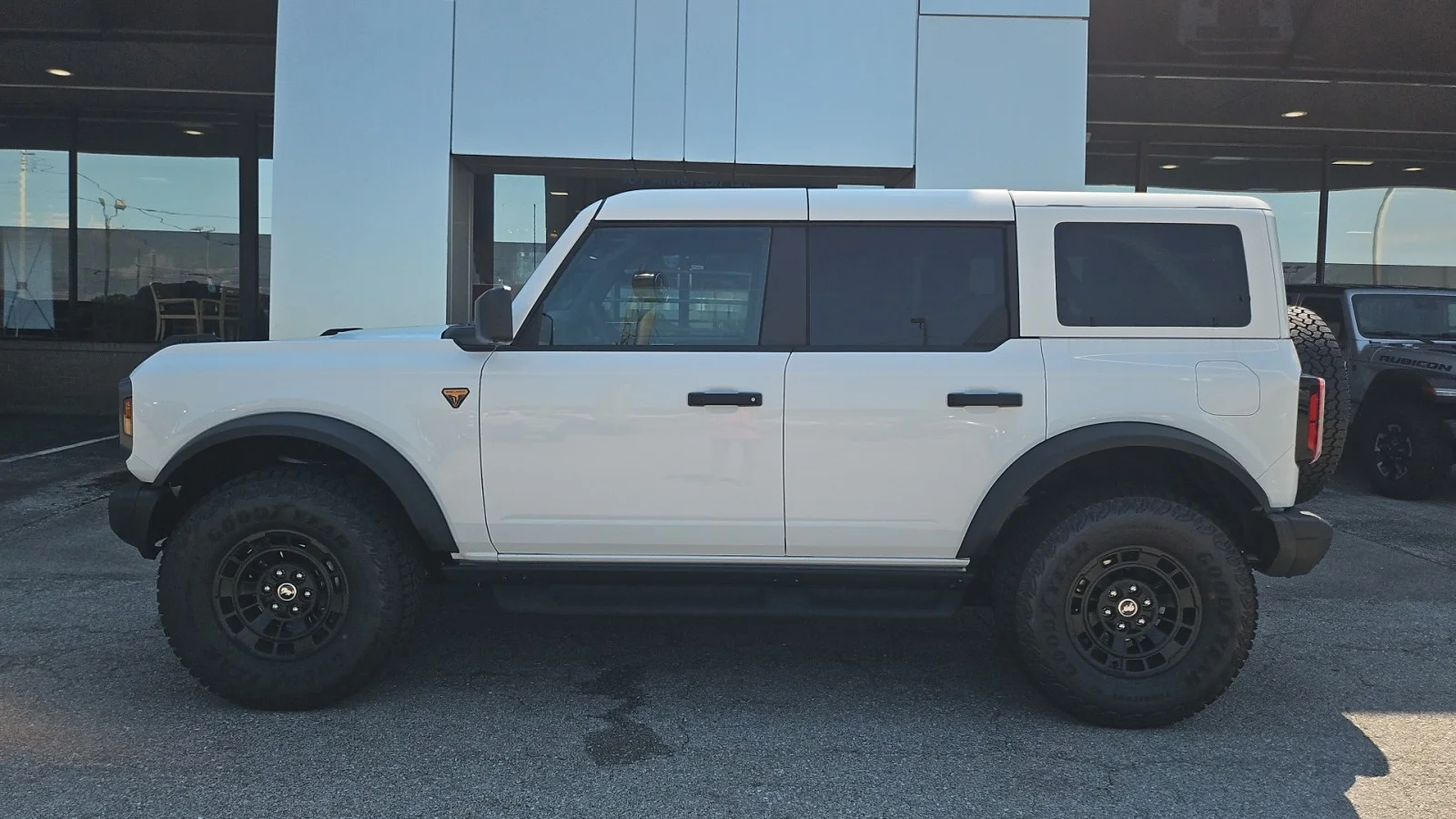 New 2026 Oxford White Ford Badlands 4WD image 2