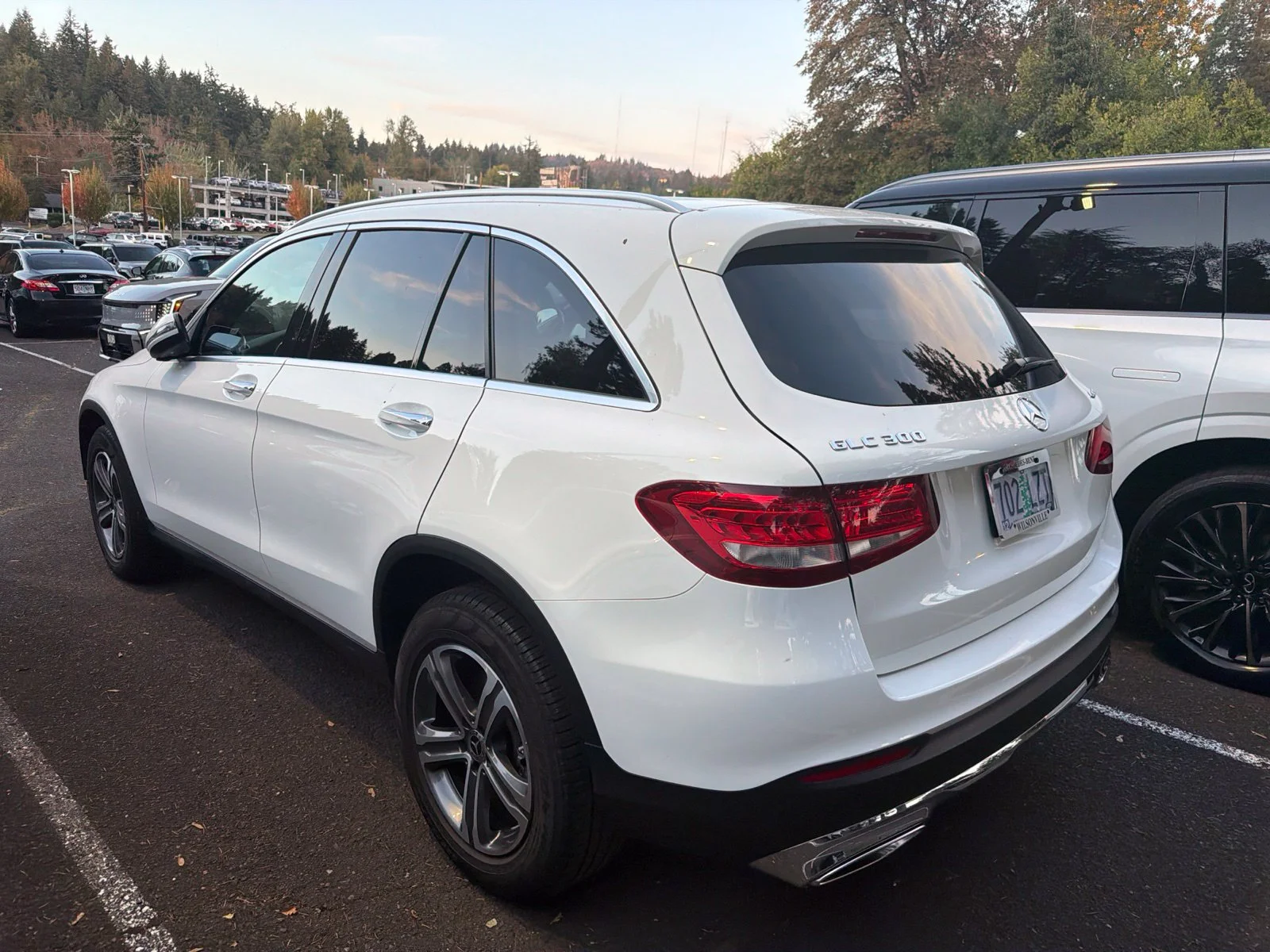 Used 2018  Mercedes-Benz GLC 300 4MATIC® image 4