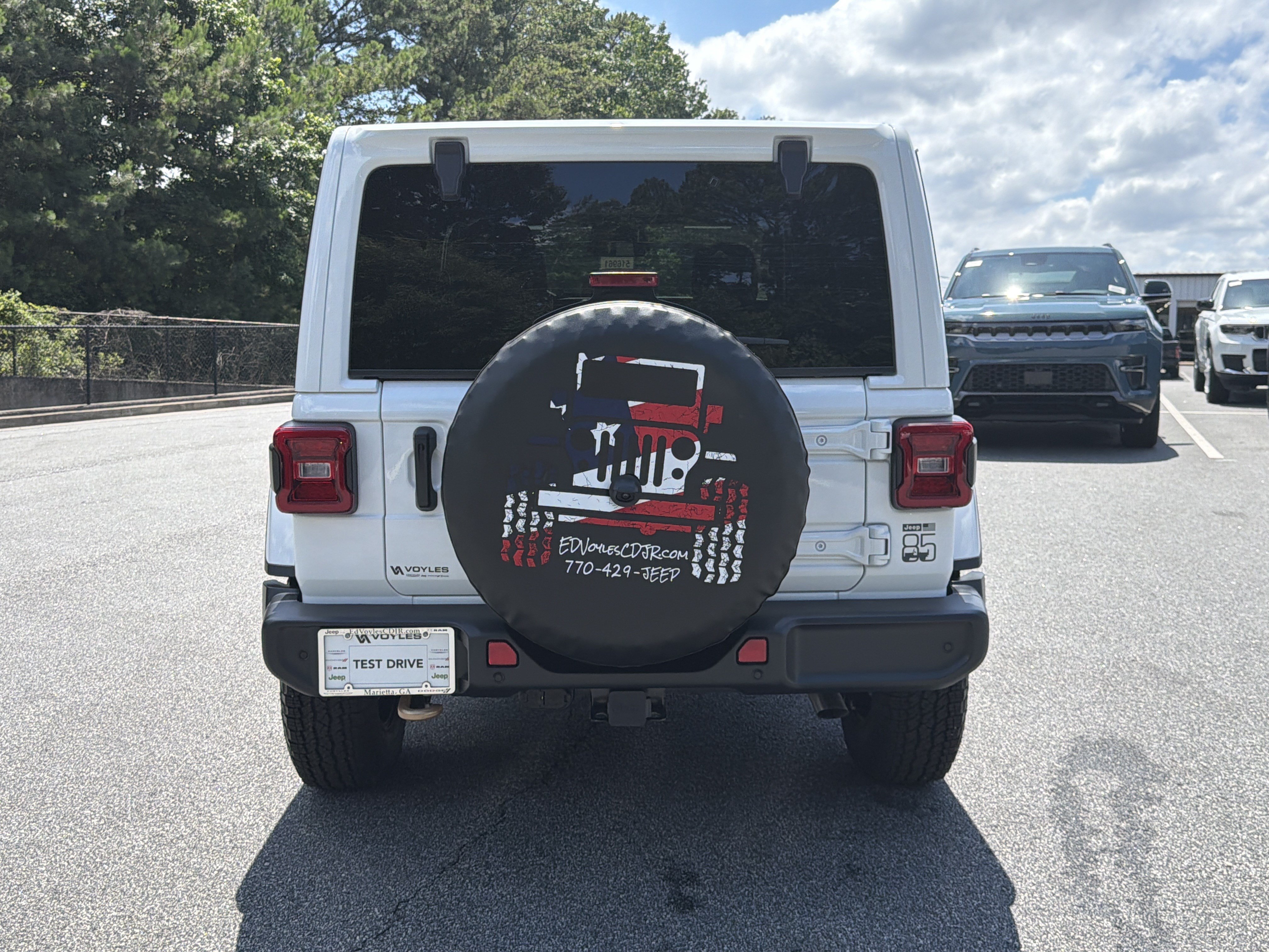 New 2026 Bright White Clear-Coat Exterior Paint Jeep 85th Anniversary Edition image 7