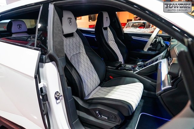 2019 Lamborghini Urus Base