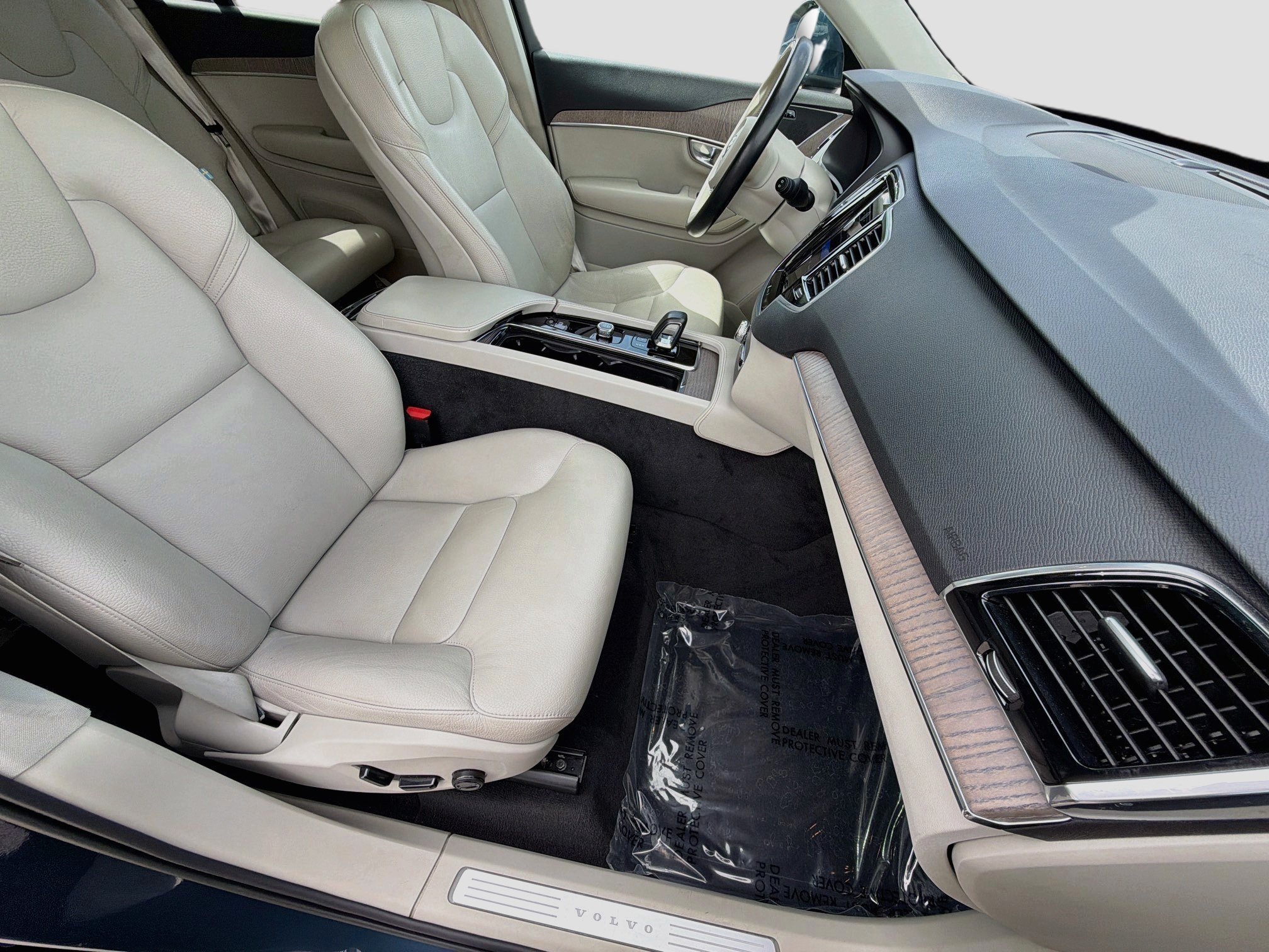 Used 2023 Thunder Gray Metallic Volvo Plus image 15
