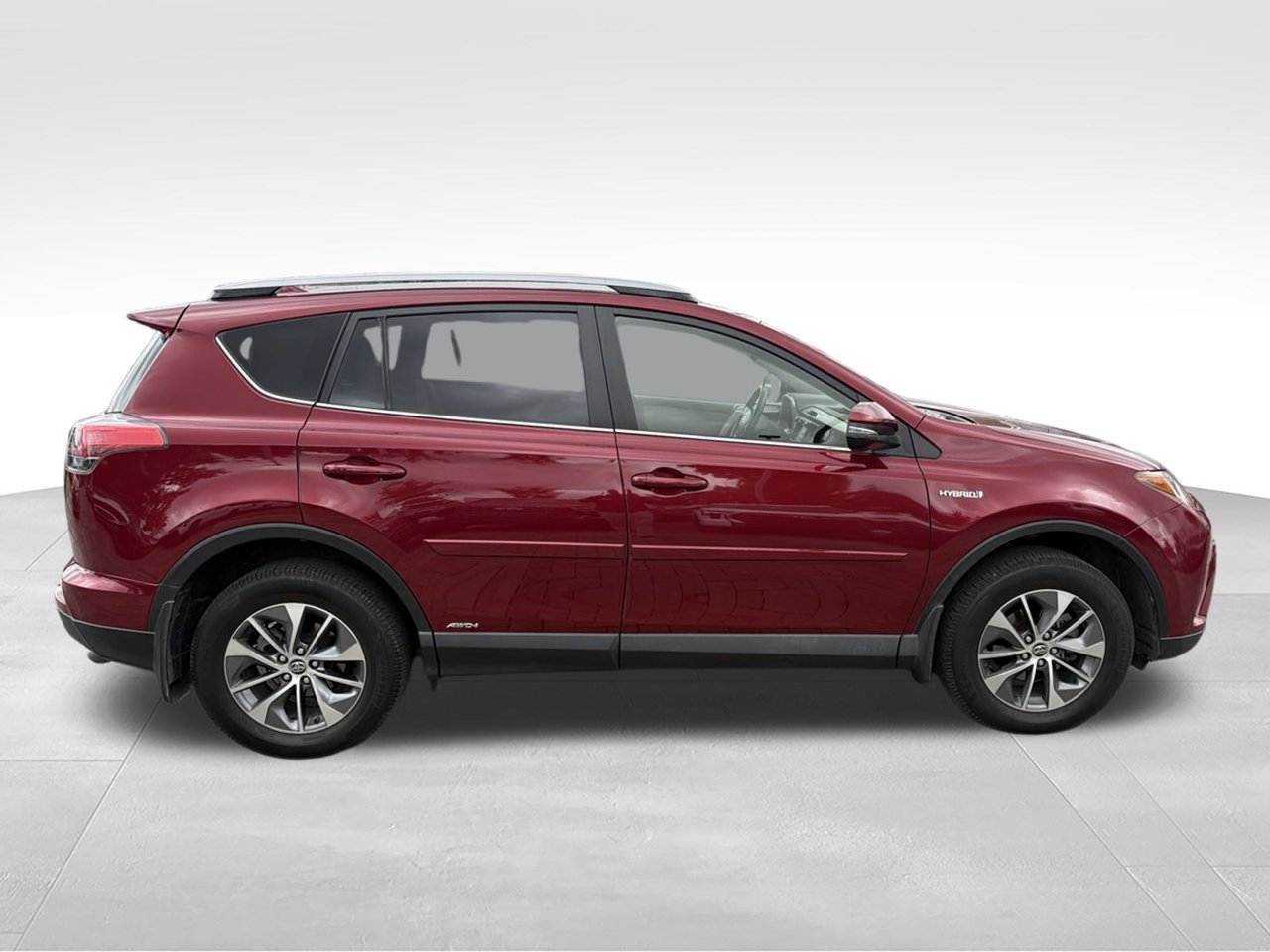 Used 2018 Red Toyota XLE image 4