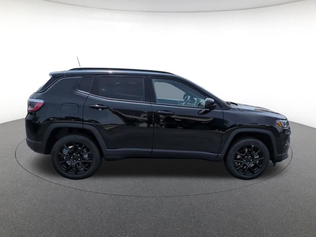 Certified Used 2023 Diamond Black Jeep Latitude image 6