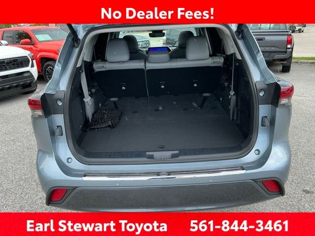 Used 2024  Toyota Limited image 13
