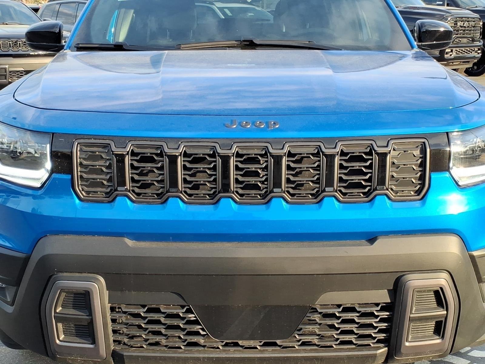 New 2026 Hydro Blue Pearl-Coat Exterior Paint Jeep Laredo image 14