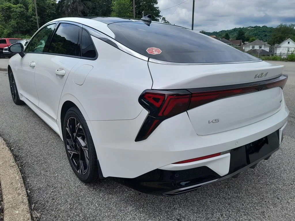Used 2025 White Kia GT-Line image 7