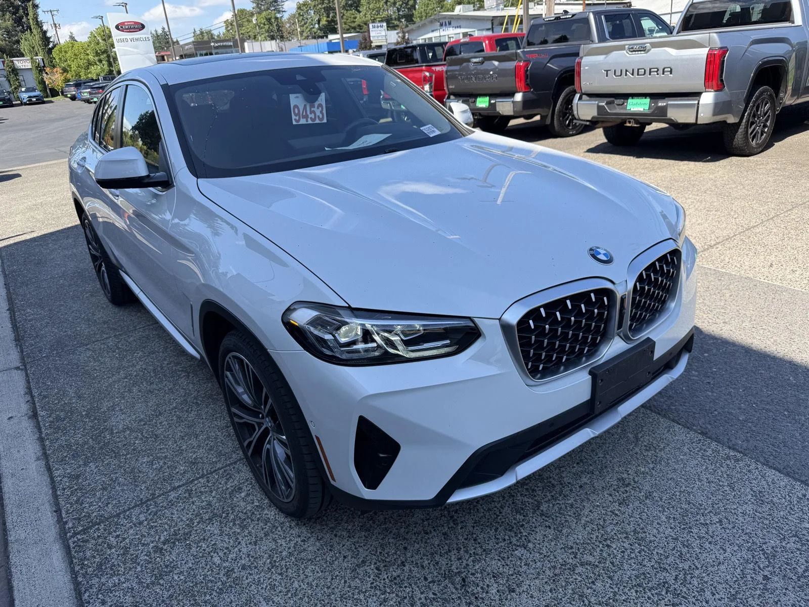 Used 2024 Mineral White Metallic BMW xDrive30i image 6