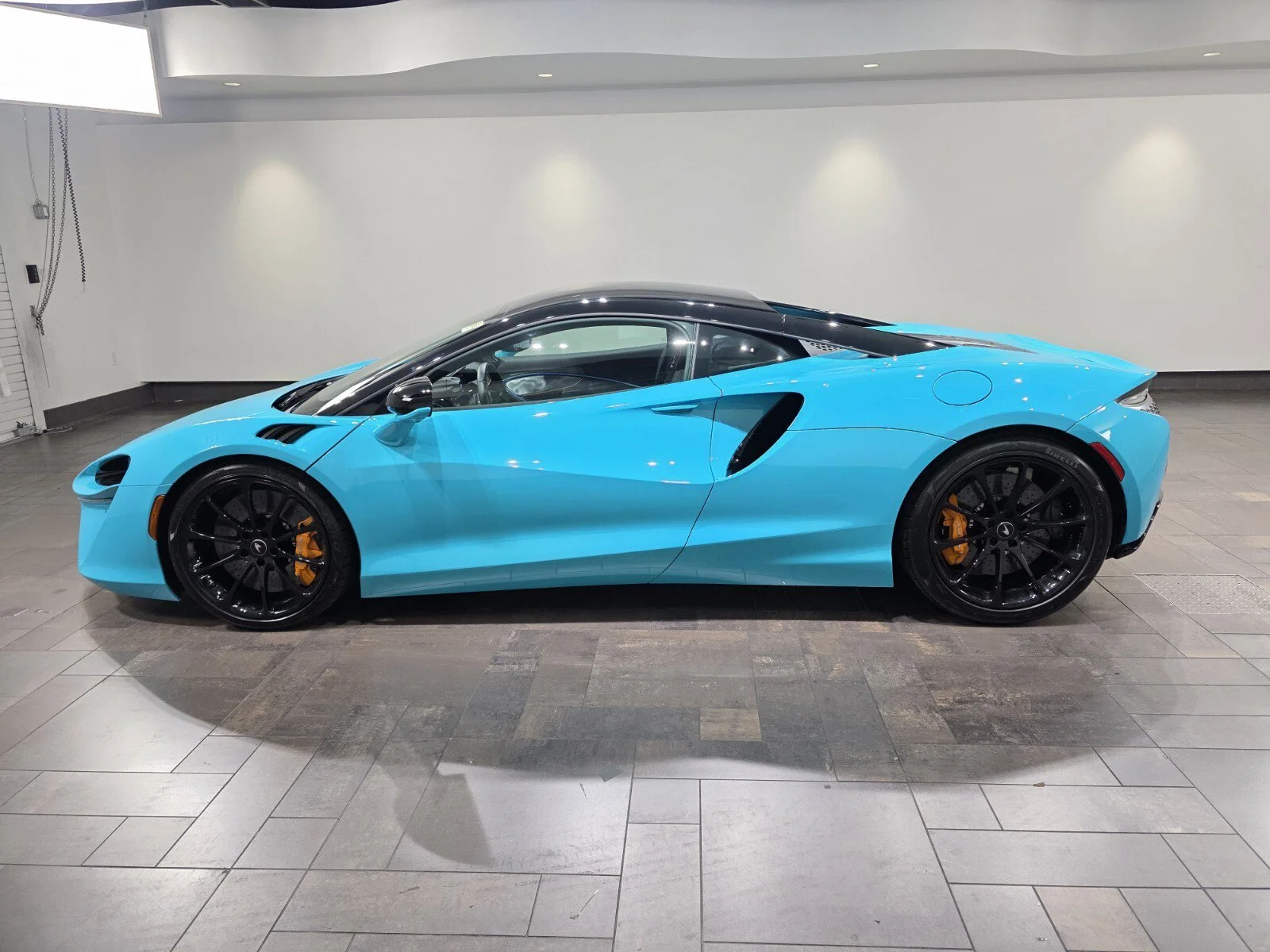 Used 2025 MSO Tokyo Cyan McLaren TechLux Coupe image 3
