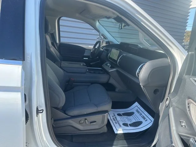 New 2025 Star White Metallic Tri-Coat Ford Active image 35