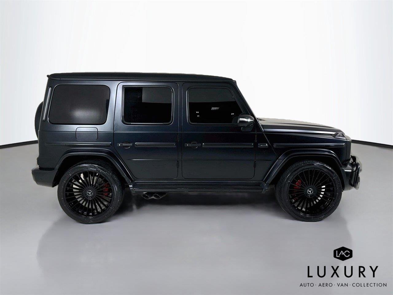 Used 2024 Obsidian Black Mercedes-Benz AMG® G 63 | Exclusive Int Pkg | Carbon Fiber Trim image 4