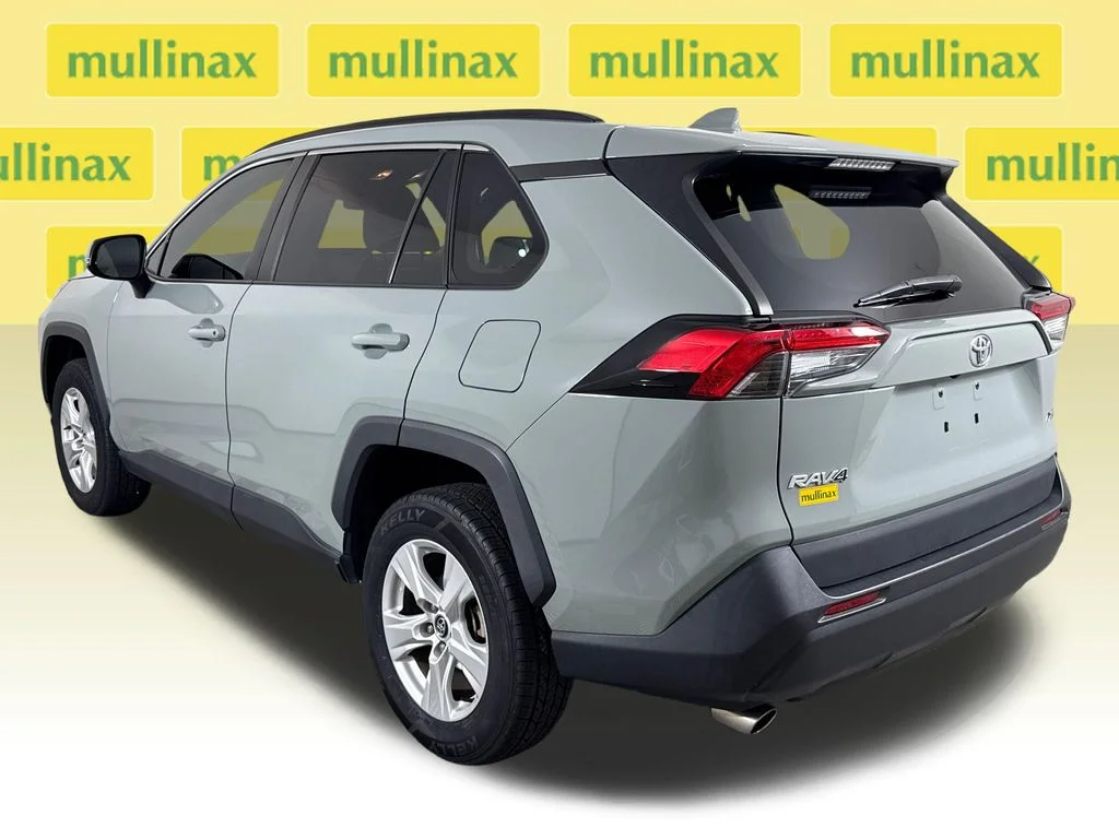 Certified Used 2020  Toyota XLE image 11