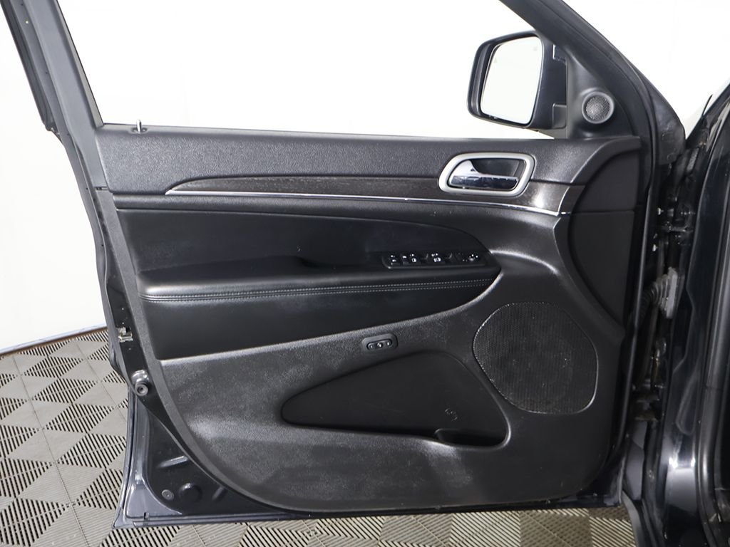 Used 2018 Black Jeep Limited image 22