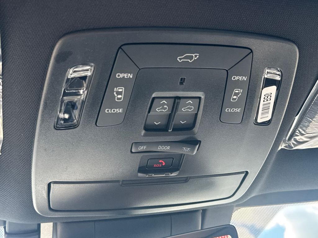 New 2026 Wind Chill Pearl Toyota Platinum image 31